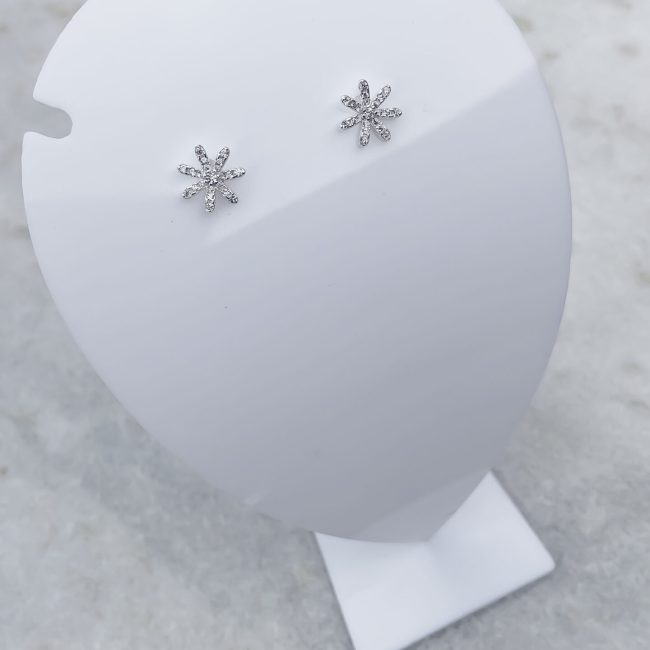 brinco flor cravejado